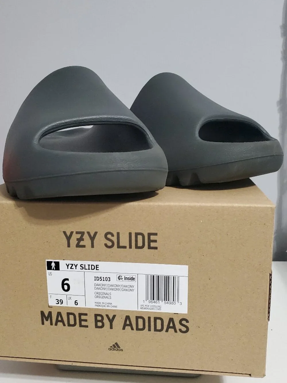 Adidas Yeezy YZY ID5103 Slide Sandal Dark Onyx Size 6 Men